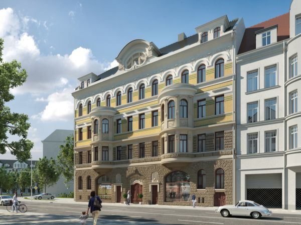 Historische Altbaufassade mit Erker und Stuckdetails in renovierter Stadtvilla an einer belebten Straße mit Fußgängern und Autos.